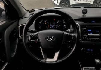 Подержанный автомобиль Hyundai Creta 2017 года (12 фото)