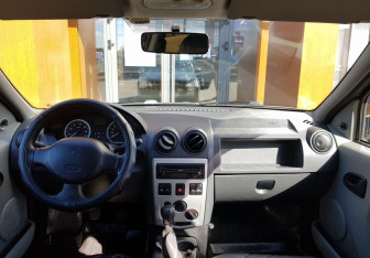 Подержанный автомобиль Renault Logan Sedan 2007 года (11 фото)