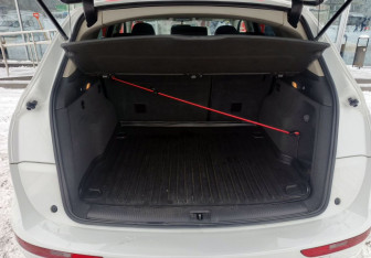 Подержанный автомобиль Audi Q5 2012 года (12 фото)