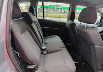 Подержанный автомобиль Opel Zafira Compactvan 2008 года (15 фото)