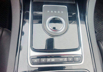 Подержанный автомобиль Jaguar XE 2016 года (16 фото)