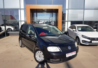 Подержанный автомобиль Volkswagen Touran 2004 года (3 фото)