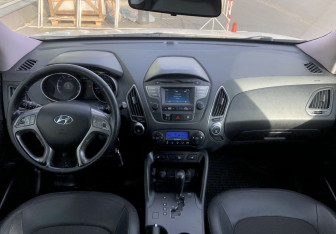 Подержанный автомобиль Hyundai ix35 2014 года (11 фото)
