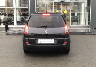Подержанный автомобиль Renault Scenic 2009 года (6 фото)