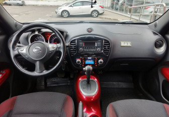Подержанный автомобиль Nissan Juke 2011 года (15 фото)