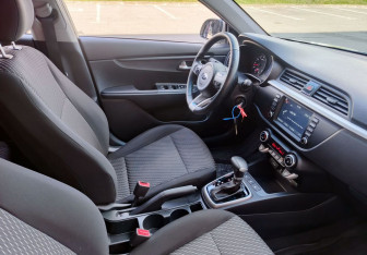 Подержанный автомобиль Kia Rio Hatchback 2019 года (14 фото)