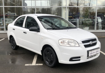 Подержанный автомобиль Chevrolet Aveo Sedan 2011 года (3 фото)