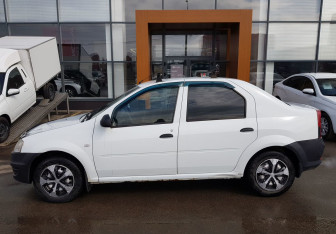 Подержанный автомобиль Renault Logan Sedan 2014 года (8 фото)