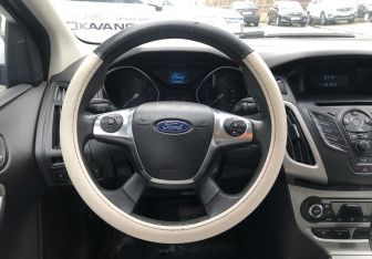 Подержанный автомобиль Ford Focus Sedan 2013 года (12 фото)