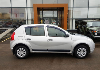 Подержанный автомобиль Renault Sandero 2013 года (4 фото)