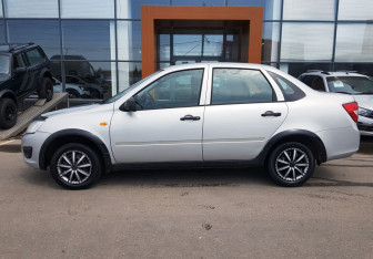 Подержанный автомобиль LADA (ВАЗ) Granta Sedan 2015 года (8 фото)