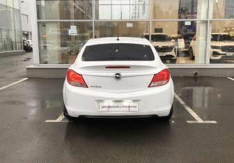 Подержанный автомобиль Opel Insignia Liftback 2010 года (6 фото)