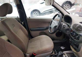 Подержанный автомобиль LADA (ВАЗ) Kalina Sedan 2010 года (9 фото)