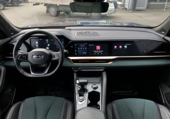 Подержанный автомобиль Geely Monjaro 2023 года (10 фото)