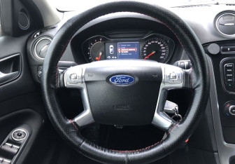 Подержанный автомобиль Ford Mondeo Sedan 2011 года (12 фото)