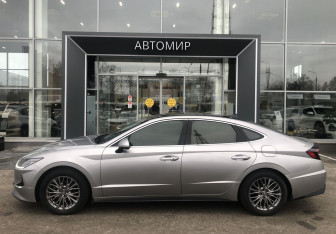 Подержанный автомобиль Hyundai Sonata 2019 года (8 фото)