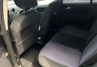 Подержанный автомобиль Ford Fusion 2007 года (9 фото)