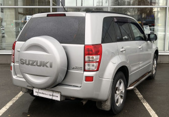 Подержанный автомобиль Suzuki Grand Vitara 2008 года (5 фото)