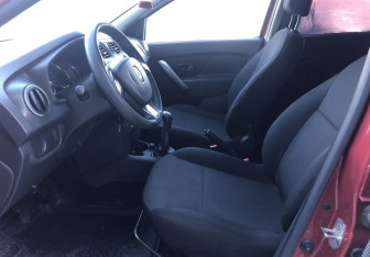 Подержанный автомобиль Renault Sandero 2014 года (9 фото)
