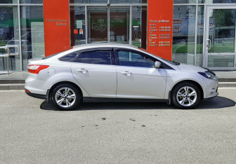 Подержанный автомобиль Ford Focus Sedan 2013 года (4 фото)