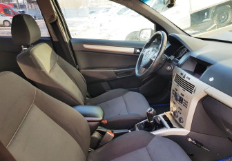 Подержанный автомобиль Opel Astra Hatchback 2007 года (9 фото)