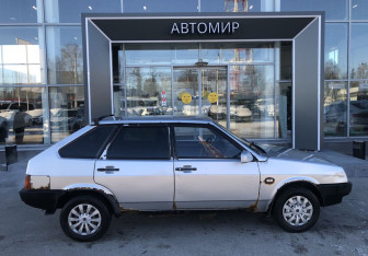 Подержанный автомобиль LADA (ВАЗ) 2109 Hatchback 2003 года (4 фото)
