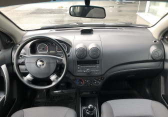 Подержанный автомобиль Chevrolet Aveo Sedan 2011 года (10 фото)