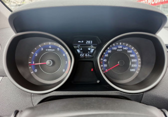 Подержанный автомобиль Hyundai Elantra Sedan 2015 года (13 фото)