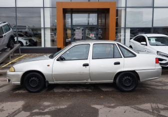 Подержанный автомобиль Daewoo Nexia Sedan 2008 года (8 фото)
