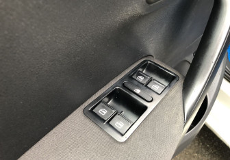 Подержанный автомобиль Volkswagen Polo Sedan 2011 года (13 фото)