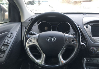 Подержанный автомобиль Hyundai ix35 2014 года (12 фото)
