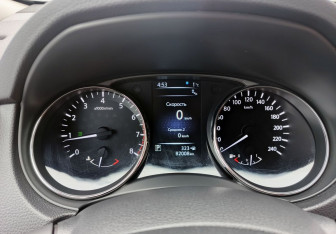 Подержанный автомобиль Nissan X-Trail 2017 года (13 фото)