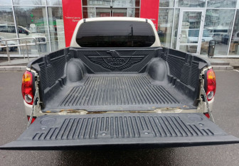 Подержанный автомобиль Mitsubishi L200 2011 года (12 фото)