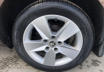Подержанный автомобиль Skoda Octavia Liftback 2014 года (17 фото)