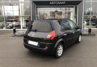 Подержанный автомобиль Renault Scenic 2009 года (5 фото)