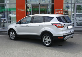 Подержанный автомобиль Ford Kuga 2018 года (7 фото)