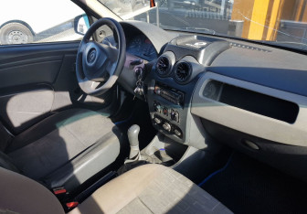 Подержанный автомобиль Renault Logan Sedan 2014 года (9 фото)