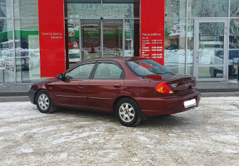 Подержанный автомобиль Kia Spectra Sedan 2008 года (7 фото)
