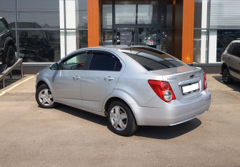 Подержанный автомобиль Chevrolet Aveo Sedan 2014 года (7 фото)