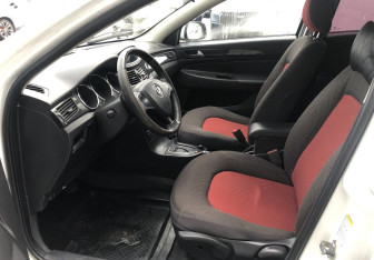 Подержанный автомобиль DongFeng H30 Cross 2015 года (9 фото)