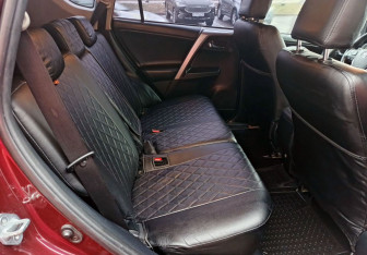 Подержанный автомобиль Toyota RAV4 2017 года (15 фото)