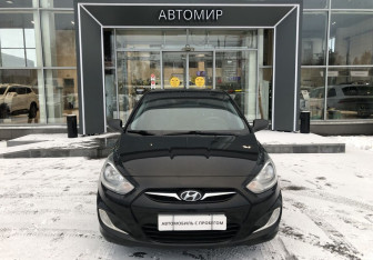 Подержанный автомобиль Hyundai Solaris Sedan 2011 года (2 фото)