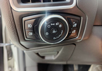 Подержанный автомобиль Ford Focus Sedan 2013 года (17 фото)