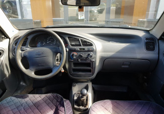 Подержанный автомобиль Chevrolet Lanos 2008 года (11 фото)