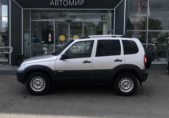Подержанный автомобиль Chevrolet Niva 2013 года (8 фото)