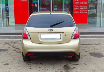 Подержанный автомобиль Kia Rio Hatchback 2011 года (6 фото)