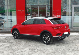Подержанный автомобиль Volkswagen T-Roc 2020 года (7 фото)