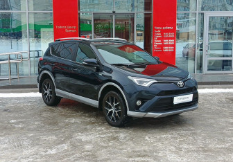 Подержанный автомобиль Toyota RAV4 2016 года (3 фото)