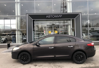 Подержанный автомобиль Renault Fluence 2012 года (8 фото)