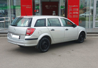 Подержанный автомобиль Opel Astra Wagon 2004 года (5 фото)